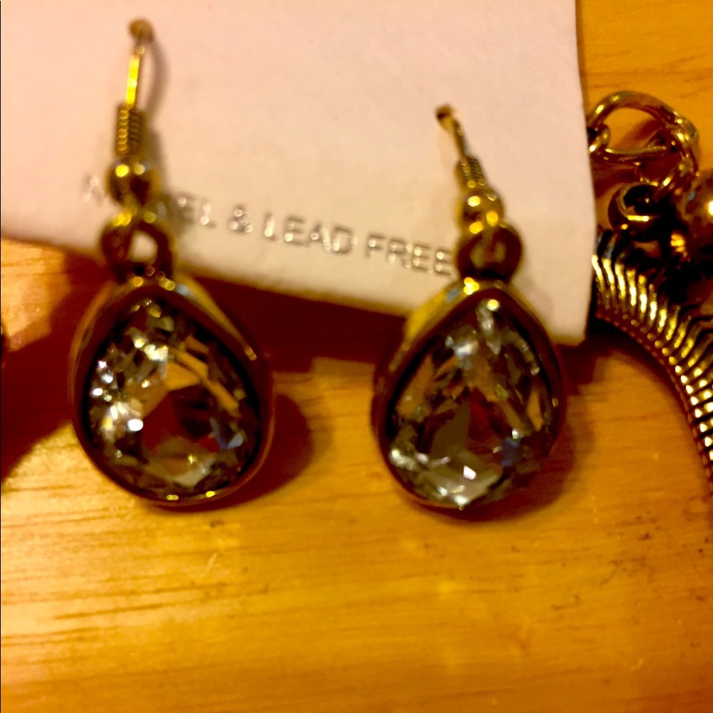 Gold earring and necklace set